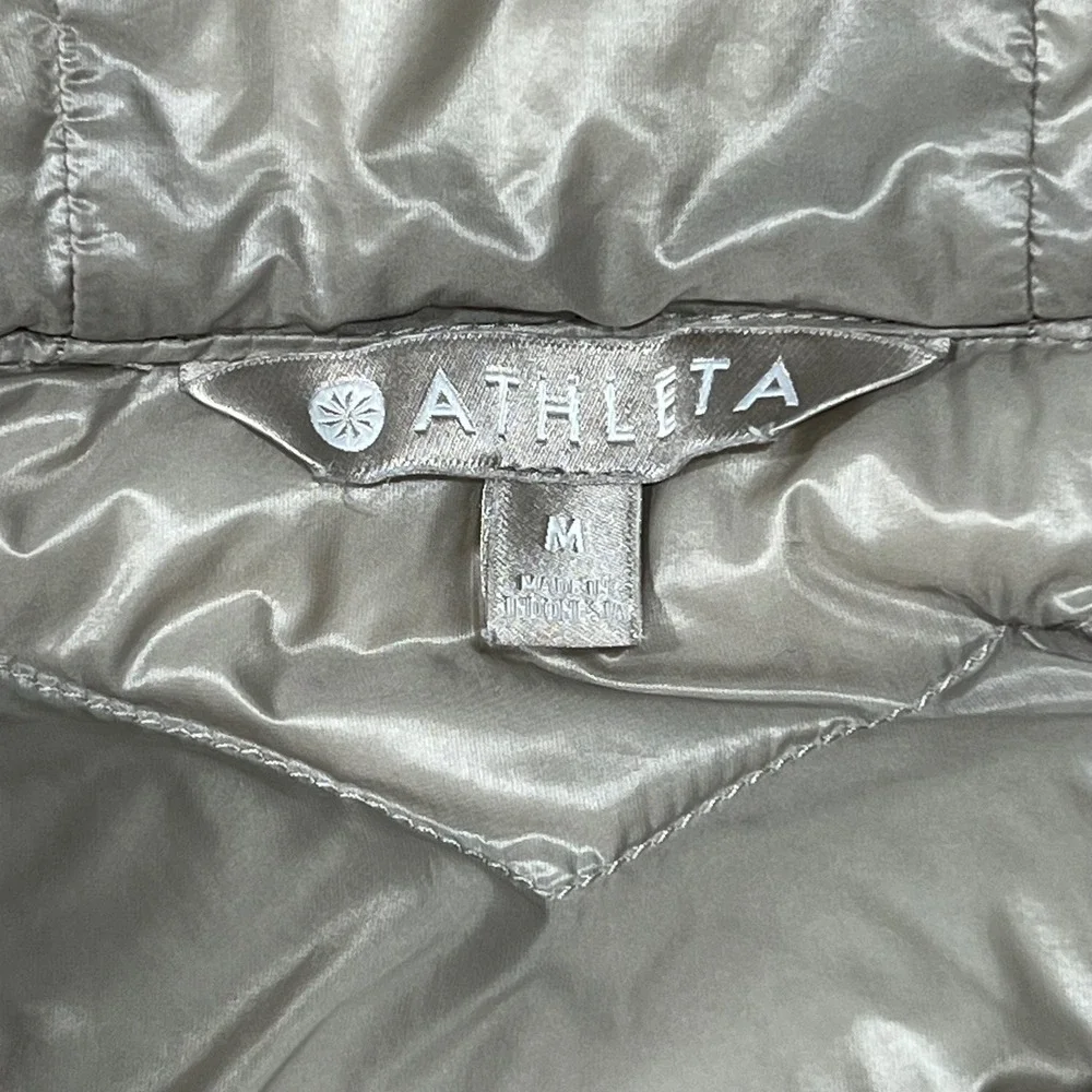 Athleta Light Weight Long‎ Hooded Puffer Coat Down Fill Shimmer Cream Chevron MD